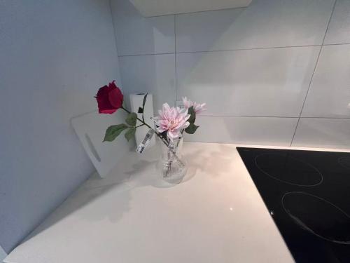 Stylish Downtown 1BR City View Near UofT & Subway in Dufferin Grove