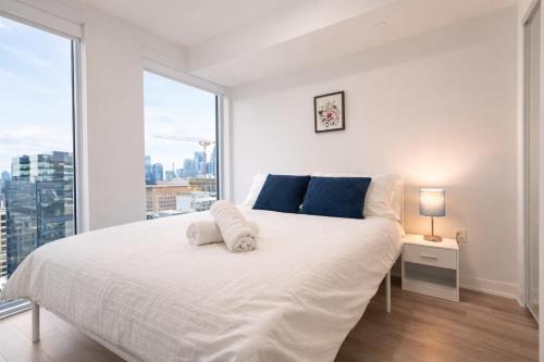 Ágy, Stylish Downtown 1BR City View Near UofT & Subway in Dufferin Grove