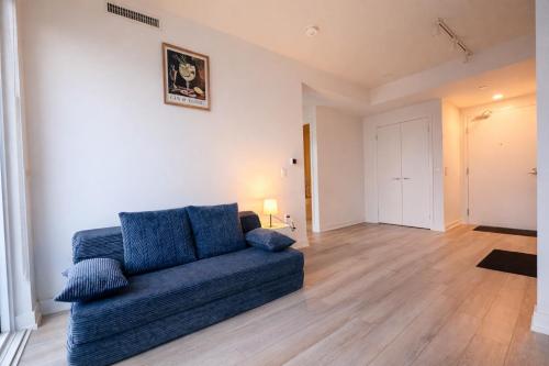 Stylish Downtown 1BR City View Near UofT & Subway in Dufferin Grove