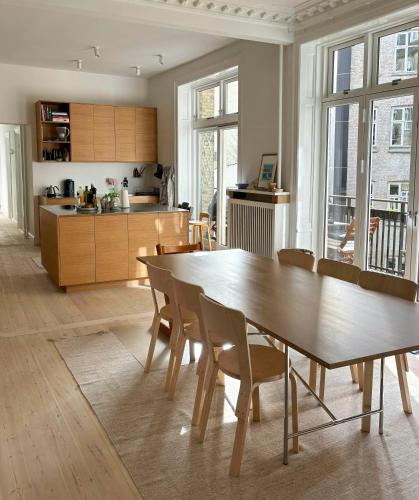 Apartment With High Ceilings In Frederiksberg – khách sạn tại Frederiksberg