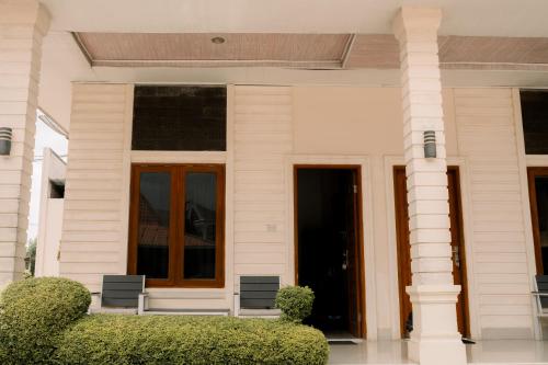 Noah Hotel Silangit in Siborongborong