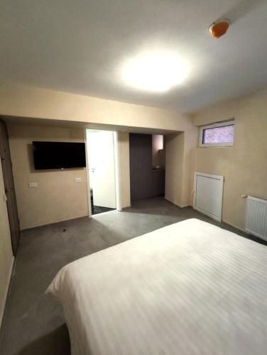 Moise House - Kosher ApartHotel Room Type - Studio