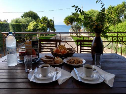 Villa Bella Loukisia Seafront 5BR Villa for 10 Near Athens