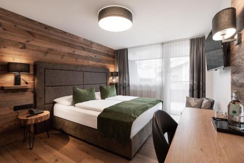 โรงแรมกรูเนอร์ เบาม์ (Hotel Gruner Baum) in แซลล์ อาม เซ