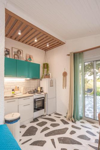 Peaceful Cottage House By The Sea - Private Garden in Ag. Konstantinos (Messini)