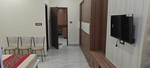 Family nest -An apartment with Valley view - image 2