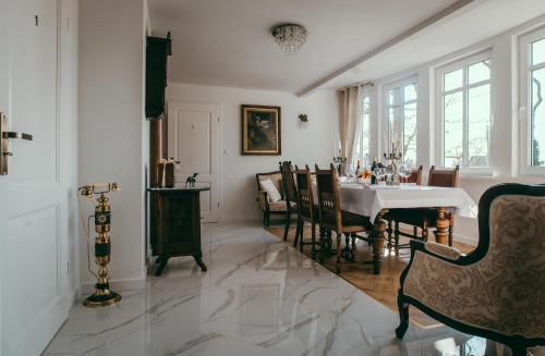 Galeria trunków regionalnych Michał Olszewski i Apartamenty (Galeria trunkow regionalnych Michal Olszewski i Apartamenty) in Brok