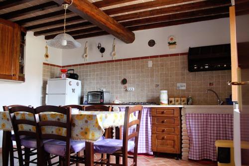 кухня, Casa Vacanze in Borgo in Монтеверді Маріттімо