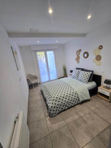 Monaco-beach 20min ground floor parking airconditioning wifi in La Trinite