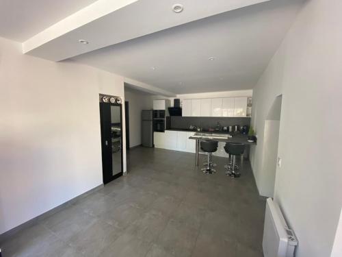 Monaco-beach 20min ground floor parking airconditioning wifi in La Trinite