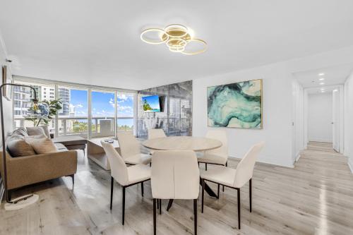 4 Bedroom Condo with Stunning Balcony view in Miami, USA