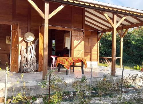 Удобства, Chambre Gaïac à la Maison Kumba (Chambre Gaiac a la Maison Kumba) in La Desirade