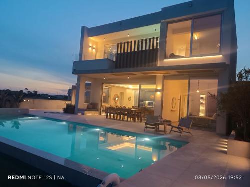 Blue Aura Beach villa Larnaca – khách sạn tại Perivolia