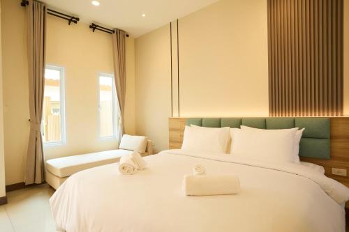 1 double bed, 1 twin bed