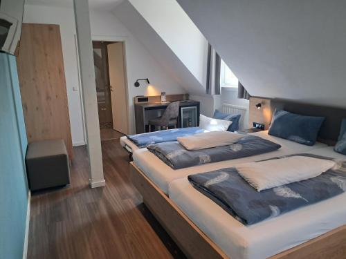 Hotel Hirsch Room Type - Deluxe Room