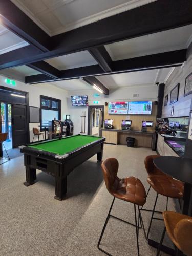 Atpūtas iespējas, The Rec Hotel Waroona in Dwellingup
