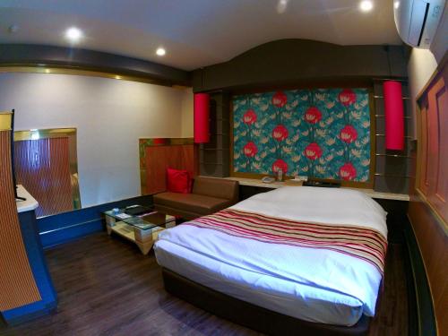 room detail thumbnail 0