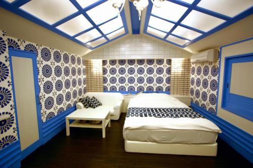 room detail thumbnail 1