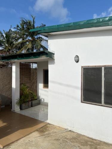 Exterior view, Villa Mondoukou Beach in Grand-Bassam