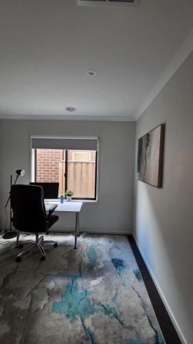 Spacious Modern 2-Bed, 1 Study Retreat in Rockbank in Melton South
