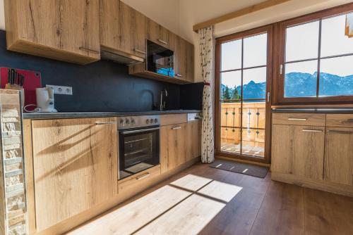 Skats, d'Genussalm Hauser Kaibling - by myNests in Haus im Ennštāla