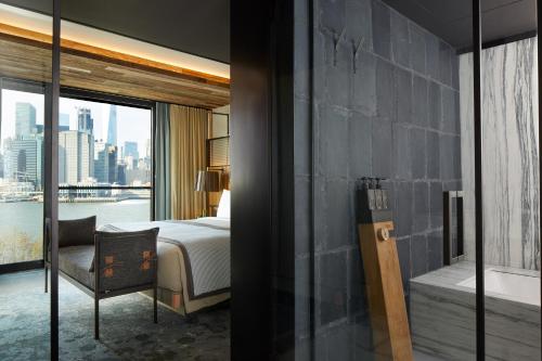 1 Hotel Brooklyn Bridge - image 4