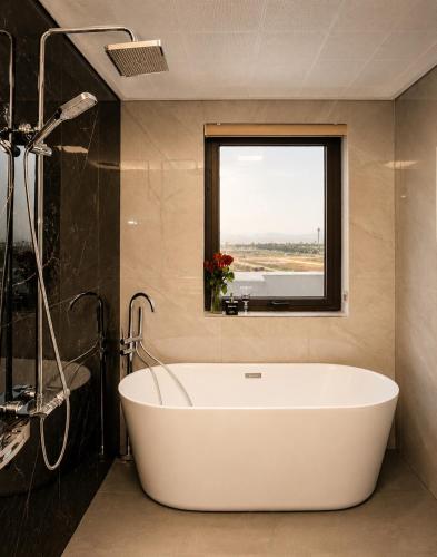 Alentours, Moscow Hotel Ha Long - Sun World Bai Chay in Hạ Long
