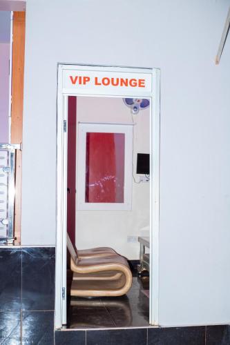 Restoran, Serenus Lounge, Kayunga-Wakiso in Wakiso