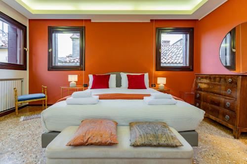 Rialto Prestige Apartment • Elegant & Central - image 7
