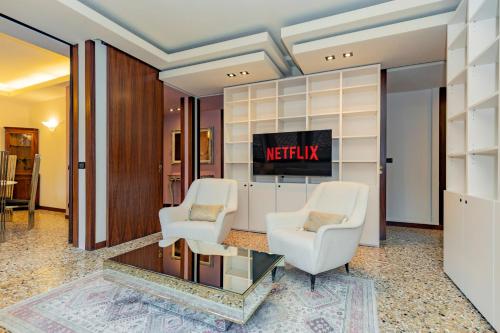 Rialto Prestige Apartment • Elegant & Central - image 6