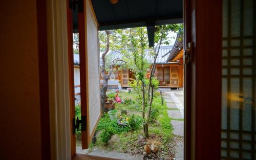 room detail thumbnail 2