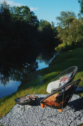 Skats, Riverside weekend cabin in Sunīši
