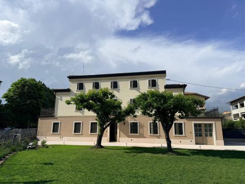 VILLA SUNFLOW Luxury Suites - Rotti