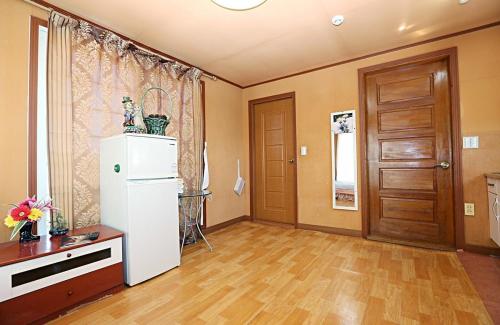 Taean Gaetyeowool Pension in Gonam myeon