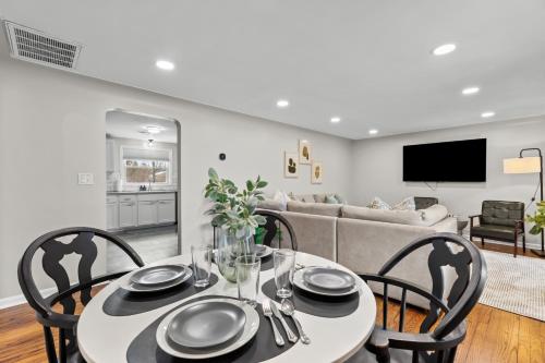 New! Peaceful & Relaxing 2BR Flat, Top Location in Shelby, USA