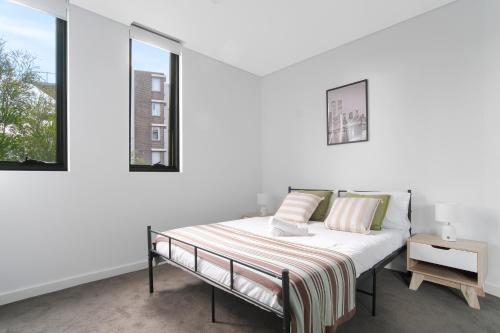 Midnight in Manhattan Vinyl Loft plus Parking - image 11