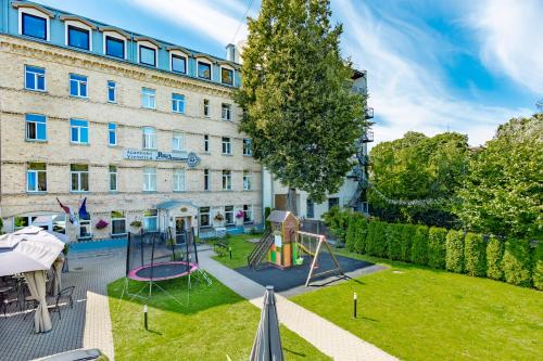 RigaApartment SoNaDA Self Check-in Aparthotel, Center, Private Parking, Riga
