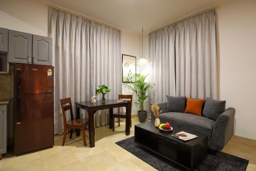 Studio Serviced Apartments near Fortis Hospital - image 3