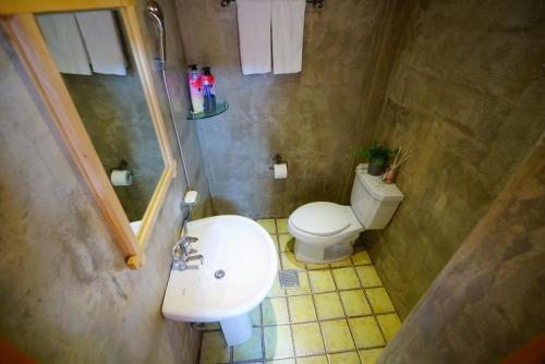 room detail thumbnail 2