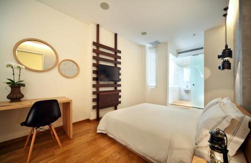 Deluxe Double Room image 4