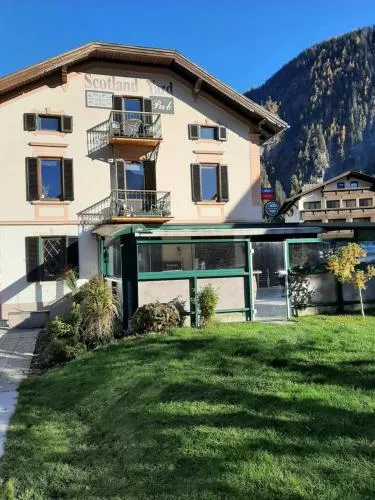 Boardwalk center in Mayrhofen, Österreich