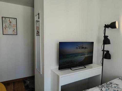 Cozy Room with Private Bathroom near LaDefense - image 12