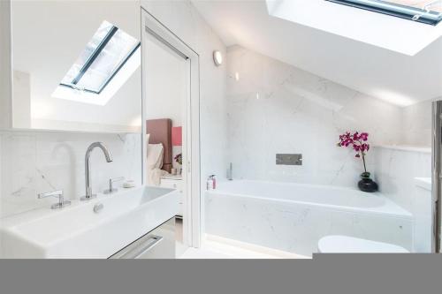Ultra Luxury Pavilion Mews 4 Bed House - image 4