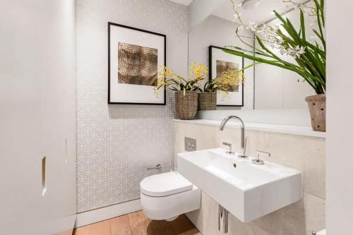Ultra Luxury Pavilion Mews 4 Bed House - image 10