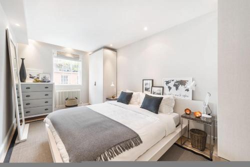 Pavilion Road Mews House - 4 bed - image 13