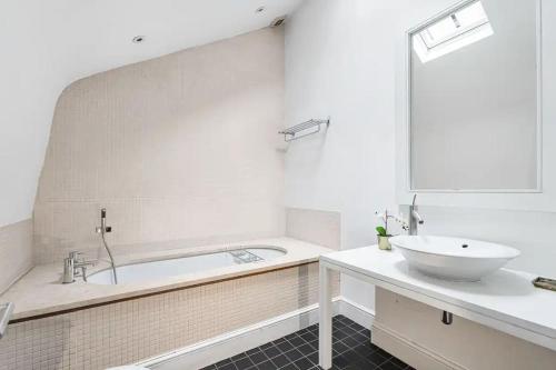 Pavilion Road Mews House - 4 bed - image 5