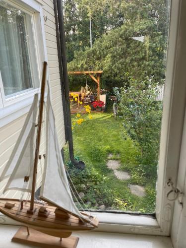 View, Cozy, conveniently located studio in a 1950's wooden house in Pukinmäki