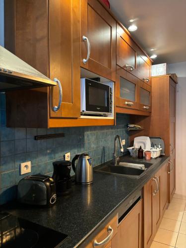 Cozy Room with Private Bathroom near LaDefense - image 8