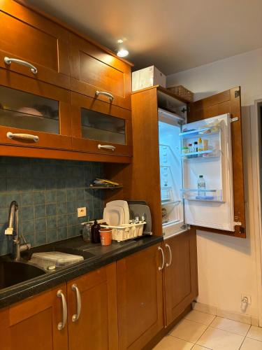 Cozy Room with Private Bathroom near LaDefense - image 11