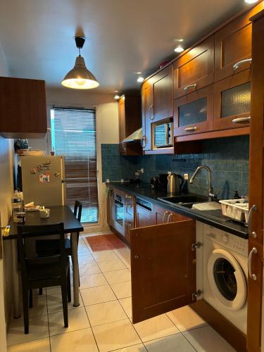 Cozy Room with Private Bathroom near LaDefense - image 10